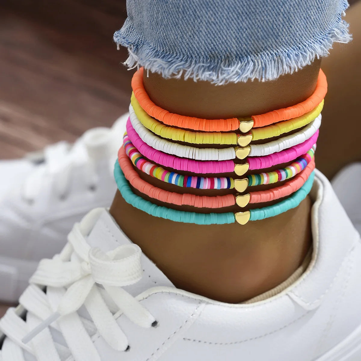 7 Stück buntes Stapel-Fußkettchen-Set für Damen mit Herz-Anhänger, aus weichem Ton, Layering-Fußkettchen, Mädchen, Sommer-Strandschmuck