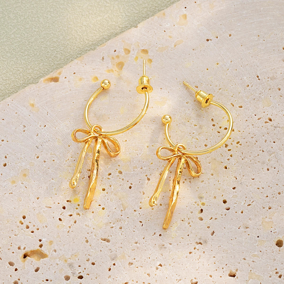 Neue luxuriöse Mode Bowknot Ohrringe Retro weich vielseitig Goldfarbe Quaste Ohrstecker Schmuck für den täglichen Gebrauch von Frauen Geschenke