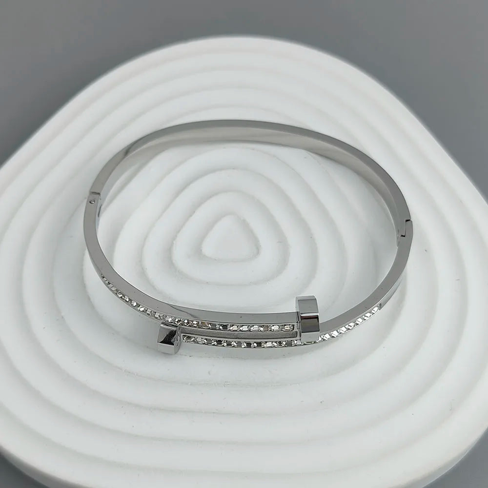 Neues Nagel Zirkon Edelstahl vergoldetes Armband 18K, hochwertiges wasserdichtes Pärchenarmband, Geschenk für die Ehefrau
