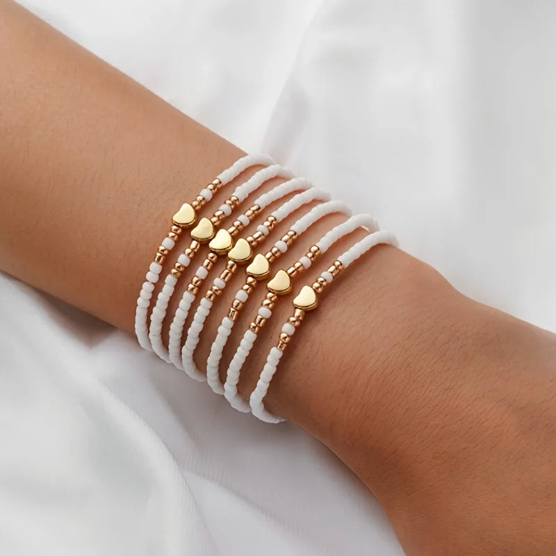 7-teiliges Armband-Set aus bunten Reisperlen für Damen, modisches Armband mit Herzanhänger, elastische Perlenkette, Damen, trendiger Schmuck, Geschenk