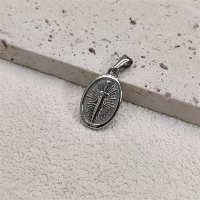 Collar con dije de espada punk de moda, chapado en oro de 18 quilates, para hombre y mujer, con cadena de eslabones de moda