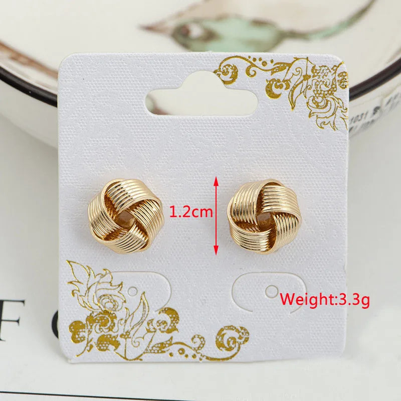 Goldfarbene Metall-Tropfenohrringe Unregelmäßige hohle Herz-Anhänger-Ohrringe Gedrehte geometrische Persönlichkeits-Ohrringe für Frauen