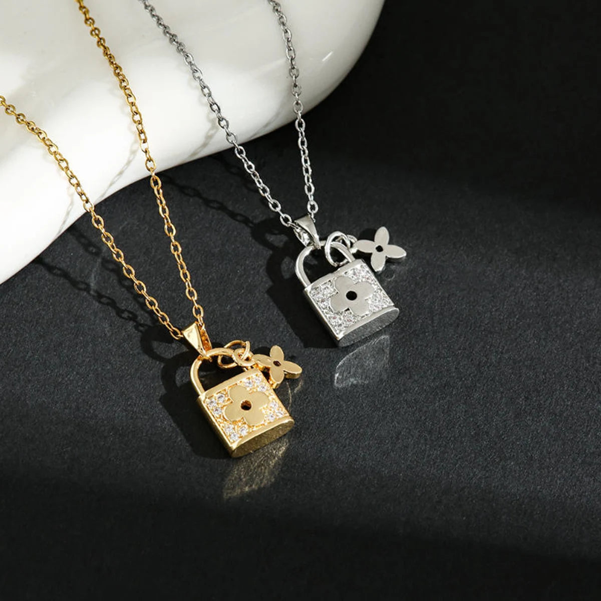Cadena de clavícula de moda, accesorios que no se destiñen, collar de mujer de acero de titanio, engastado con diamantes