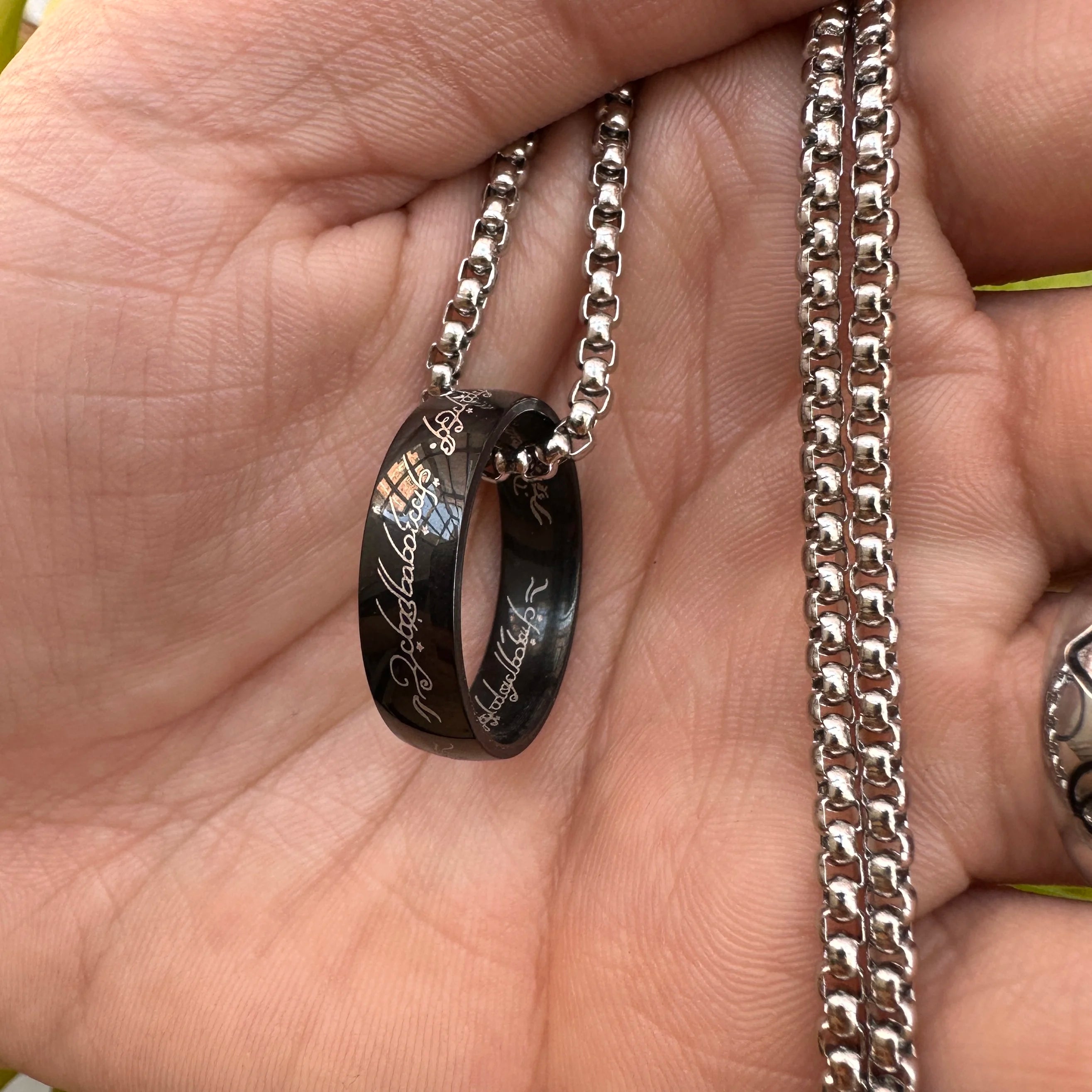 2024 Neuer Trendiger Einfacher 3D Geschnitzter Glaubensring Edelstahl Paar Farbig Plattierte Kettenringe Retro Herrenschmuck Geschenke Custom