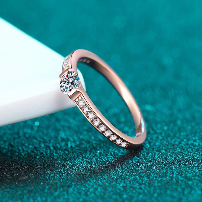 NeeTim Anillo de banda de eternidad de moissanita de 0,3 ct color D Plata de ley 925 con baño de oro rosa Anillos de boda para mujer Joyería