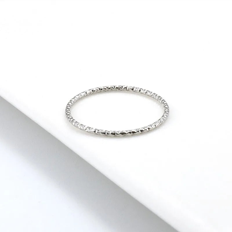 1 mm dünner stapelbarer Ring aus Edelstahl, facettierter Ring für Damen und Mädchen, Größe 4-10