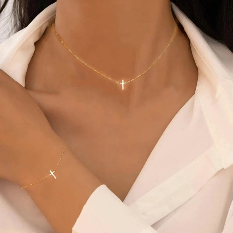 2 Stück Exquisites Goldfarbenes Böhmisches Schmuckset für Frauen Mode Perlenkreuz Anhänger Halskette Armband Set Lässige Schmuckgeschenke