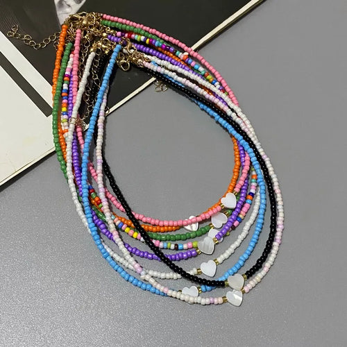 Neue Naturmuschel Liebesherz Choker Halskette für Mädchen Frühling Sommer Mode Kleine Bunte Glasperlen Halskette Geschenk für Freundin