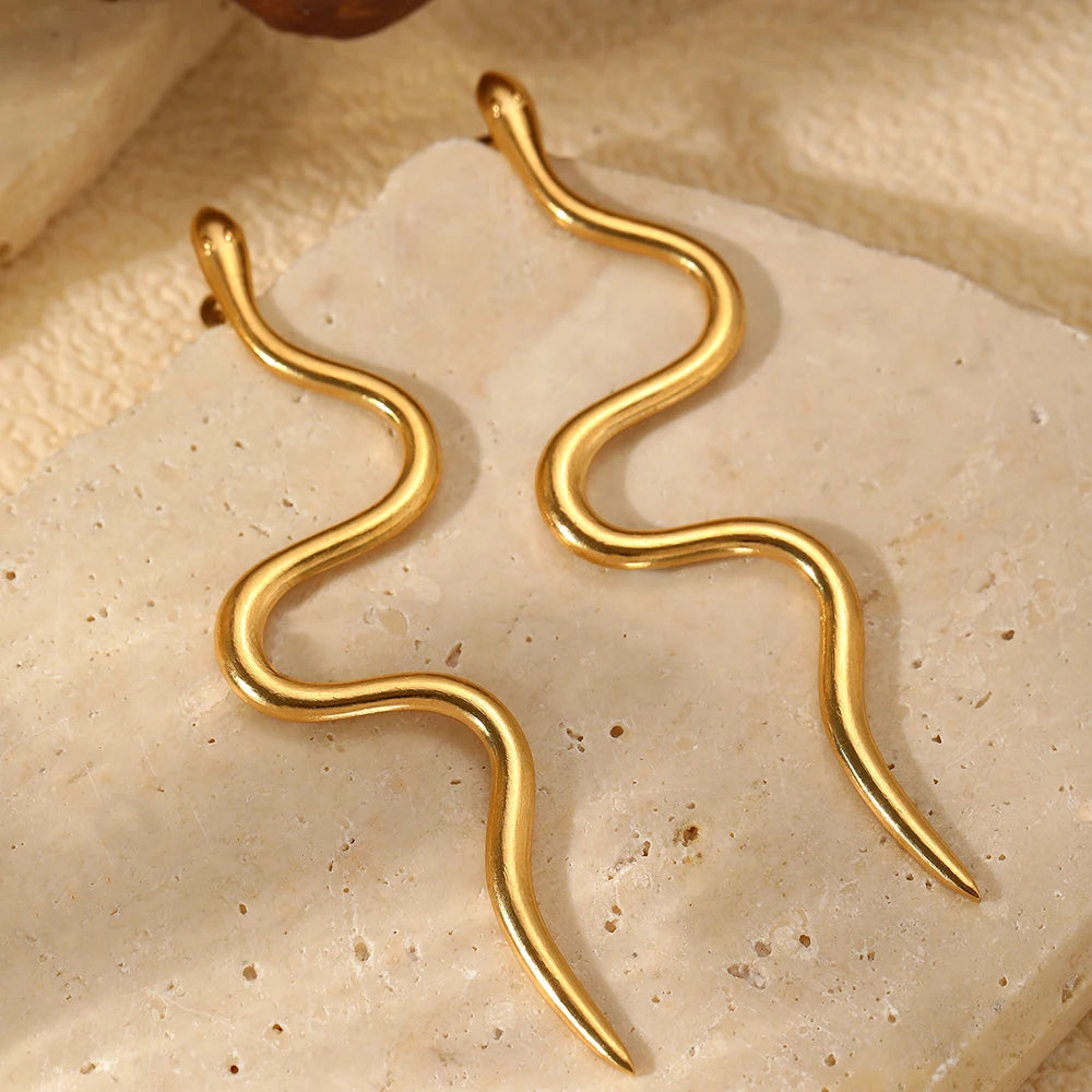 Edelstahl-Ohrringe Europa und die Vereinigten Staaten Design Schlange Ohrstecker Feine Ohrringe für Frauen Schmuck Trendprodukte Neu eingetroffen