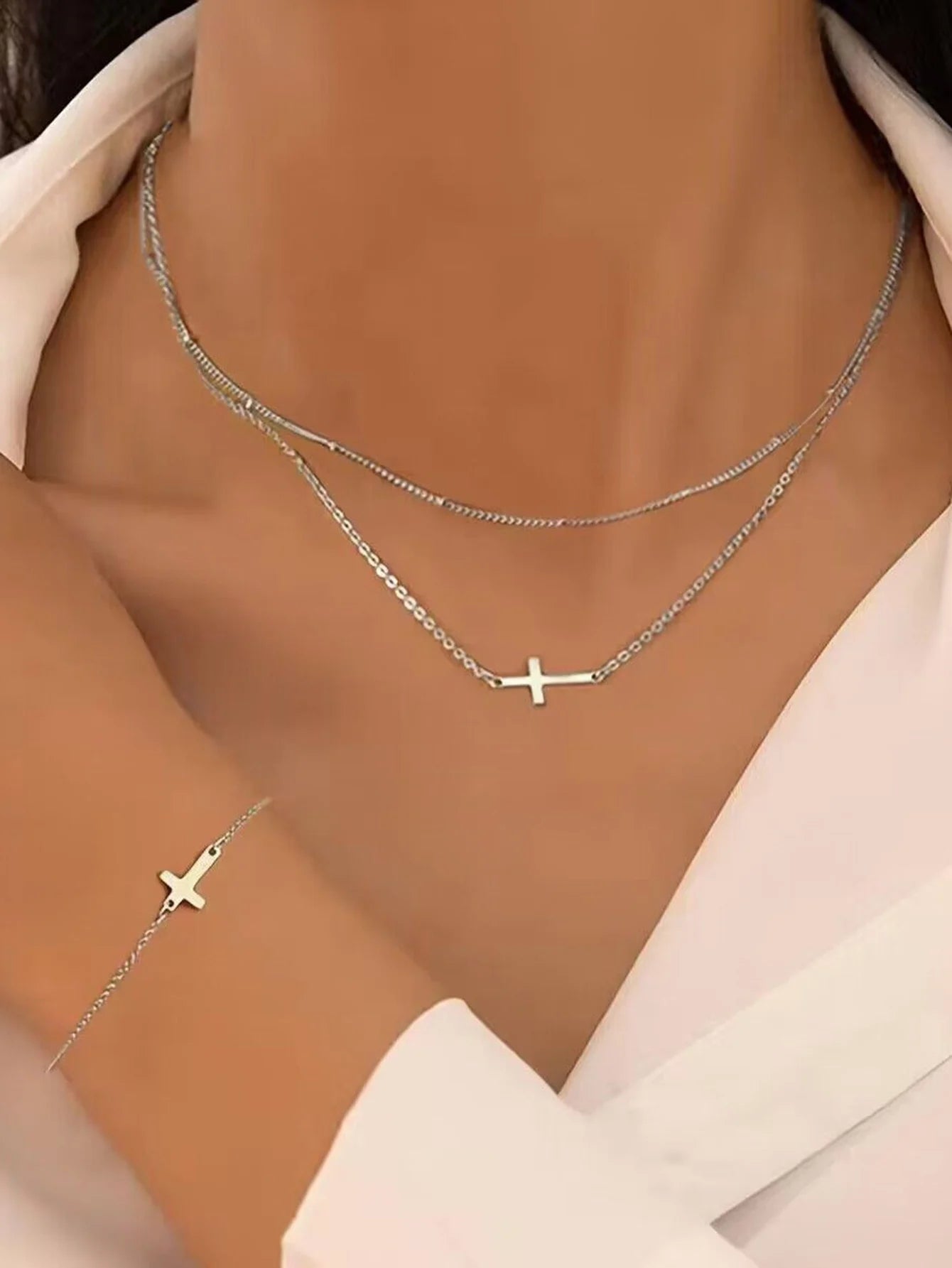 Vintage Goldfarbene Metallkreuz-Anhänger Halskette Armband Schmuckset für Damen Schlichter Minimalistischer Schmuck für den Alltag