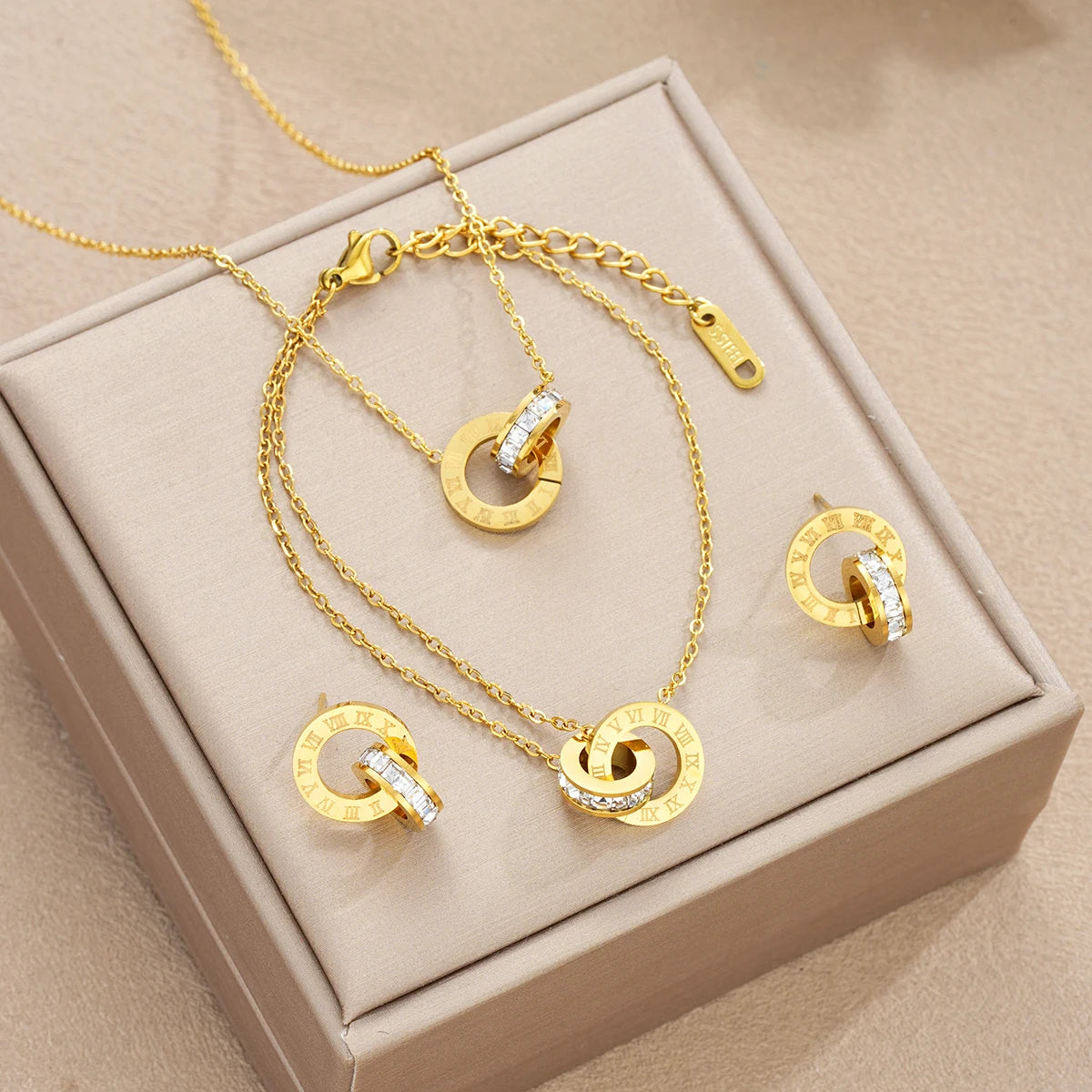 4-teiliges Set Goldfarbene Edelstahl-Kristallkette Armband Ohrringe für Frauen Ineinandergreifende Kreise Römische Ziffern Schmucksets