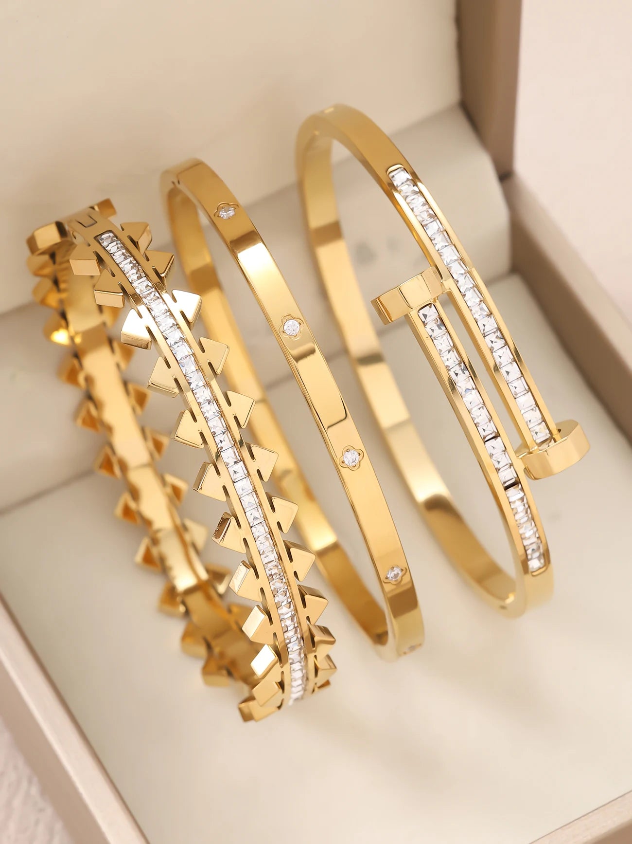 1 Stück 18K vergoldetes stapelbares Edelstahlarmband mit Kette und Kleeblatt-Design, Modischer Stil für Damen, Geeignet für Freizeit