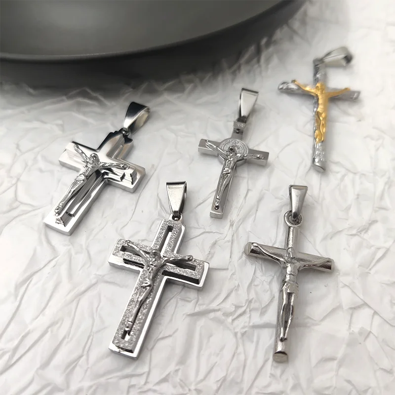 Nuevo Diseño 18K Chapado en Oro Impermeable Acero Inoxidable Colgante Cruz de Jesús Para Hombres Amuletos Religiosos
