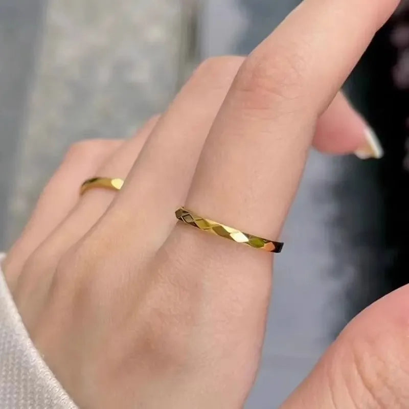Anillo apilable fino de 2 mm de acero inoxidable, alianza de boda multifacética para mujer y niña, talla 5-10
