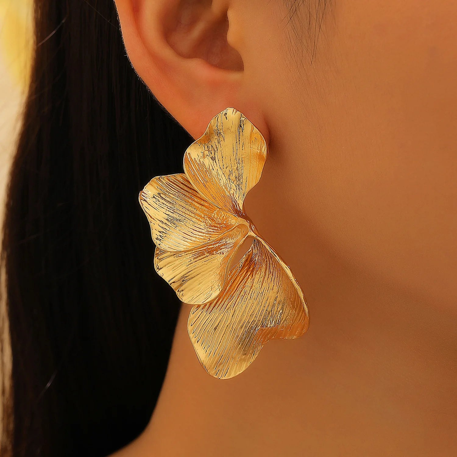 Exaggerated Ginkgo Leaf Stud Earrings for Women Trendy Unique Minimalist Alloy Design Earring Fashion Jewelry