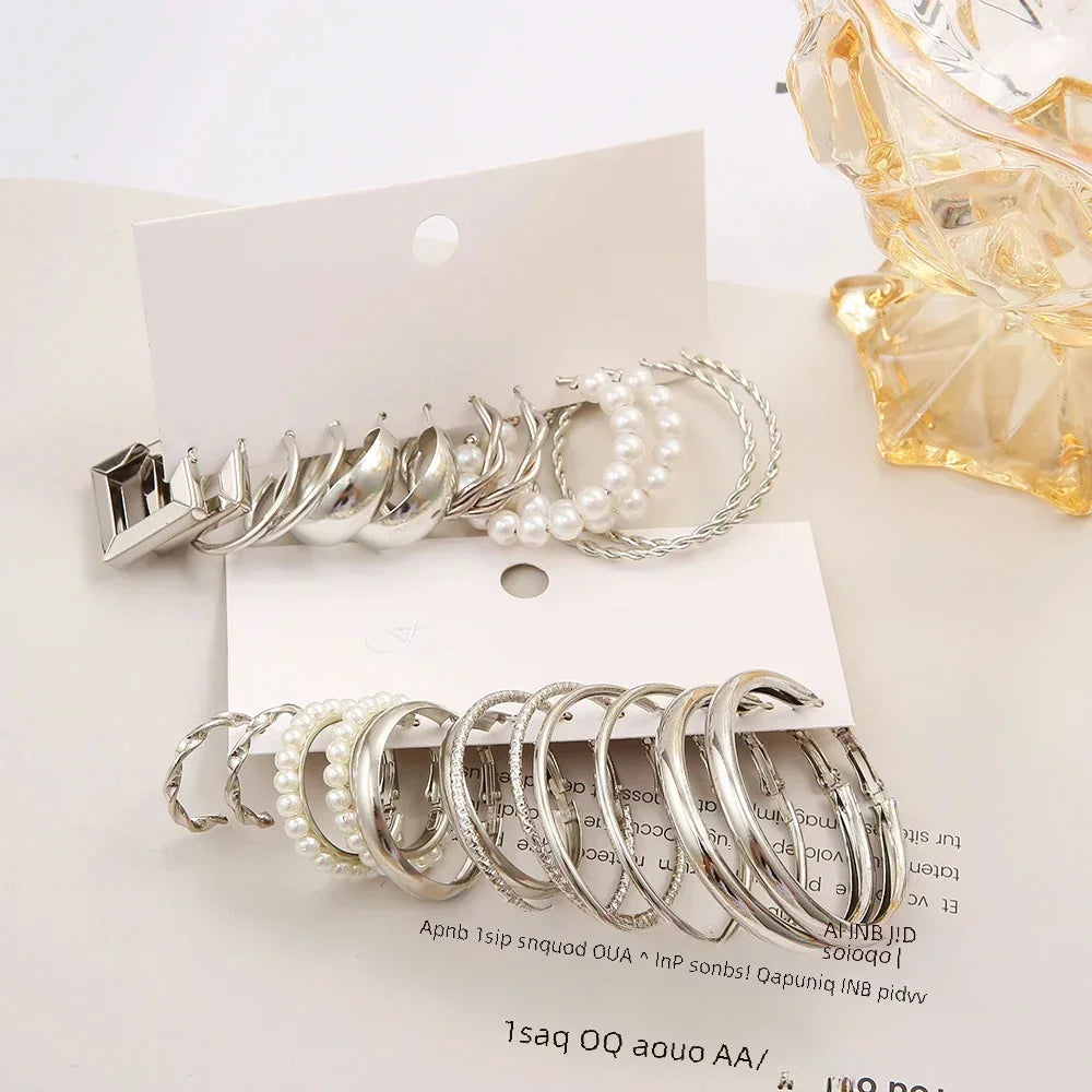 24 Stück Vintage Silberfarbene Y2K Perlenohrringe für Frauen Geometrie Runde Kreis Eckige Creolen Ohrring-Set Mode Damenschmuck