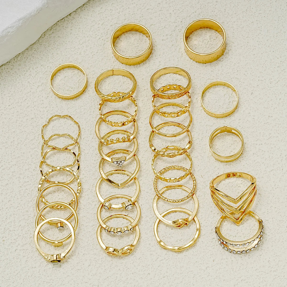 30 Stk. elegante Boho Goldfarbene Ringe Set Vintage Design Strass Geometrischer Fingerring Trendiger minimalistischer Schmuck Geschenke 2024