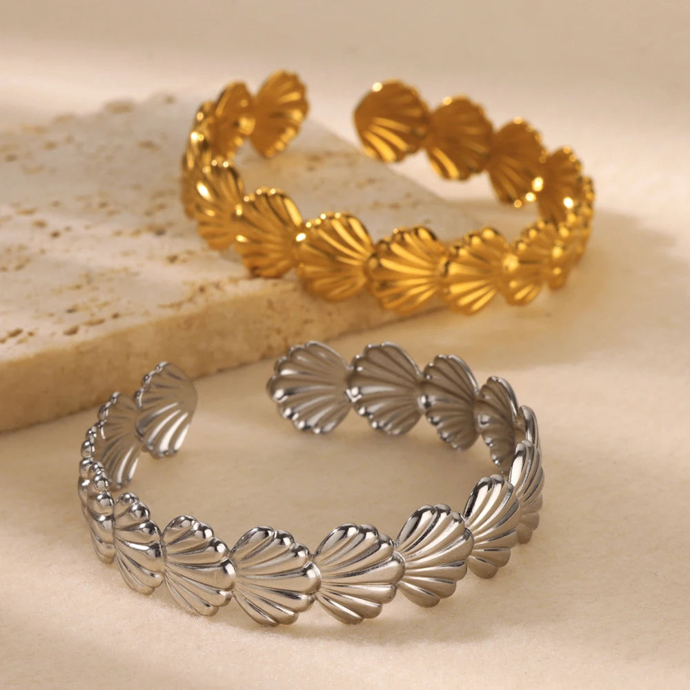 Muschelmanschetten-Armreifen für Frauen, goldfarbene Edelstahl-Öffnungsarmbänder, luxuriöse Marken, Sommerstrand-Handgelenkschmuckgeschenk