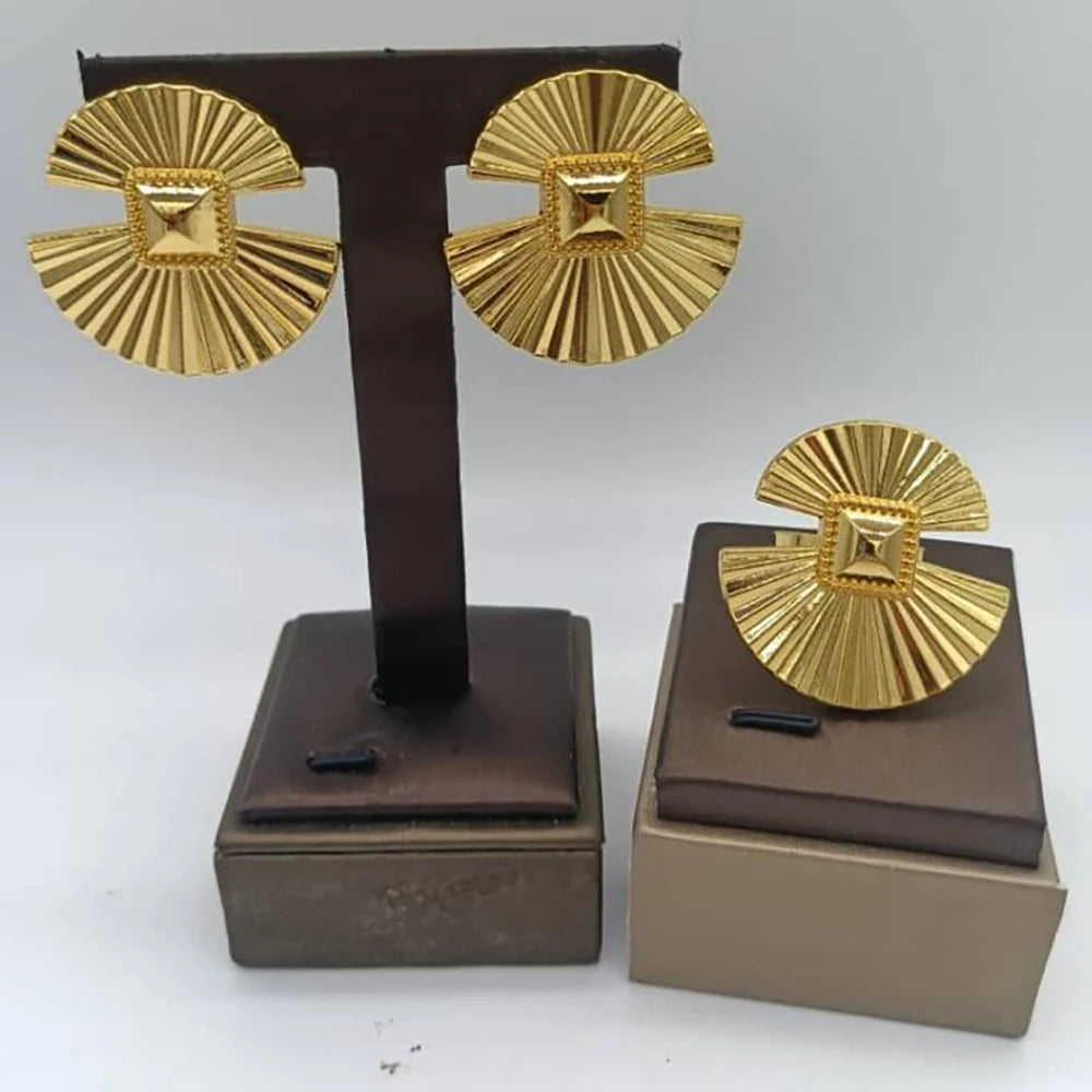 Dubai Vergoldeter Schmuckset für Damen, neues Design, Ohrringe und Ring-Set für afrikanische Ohrclips und Fingerring-Verlobungsset