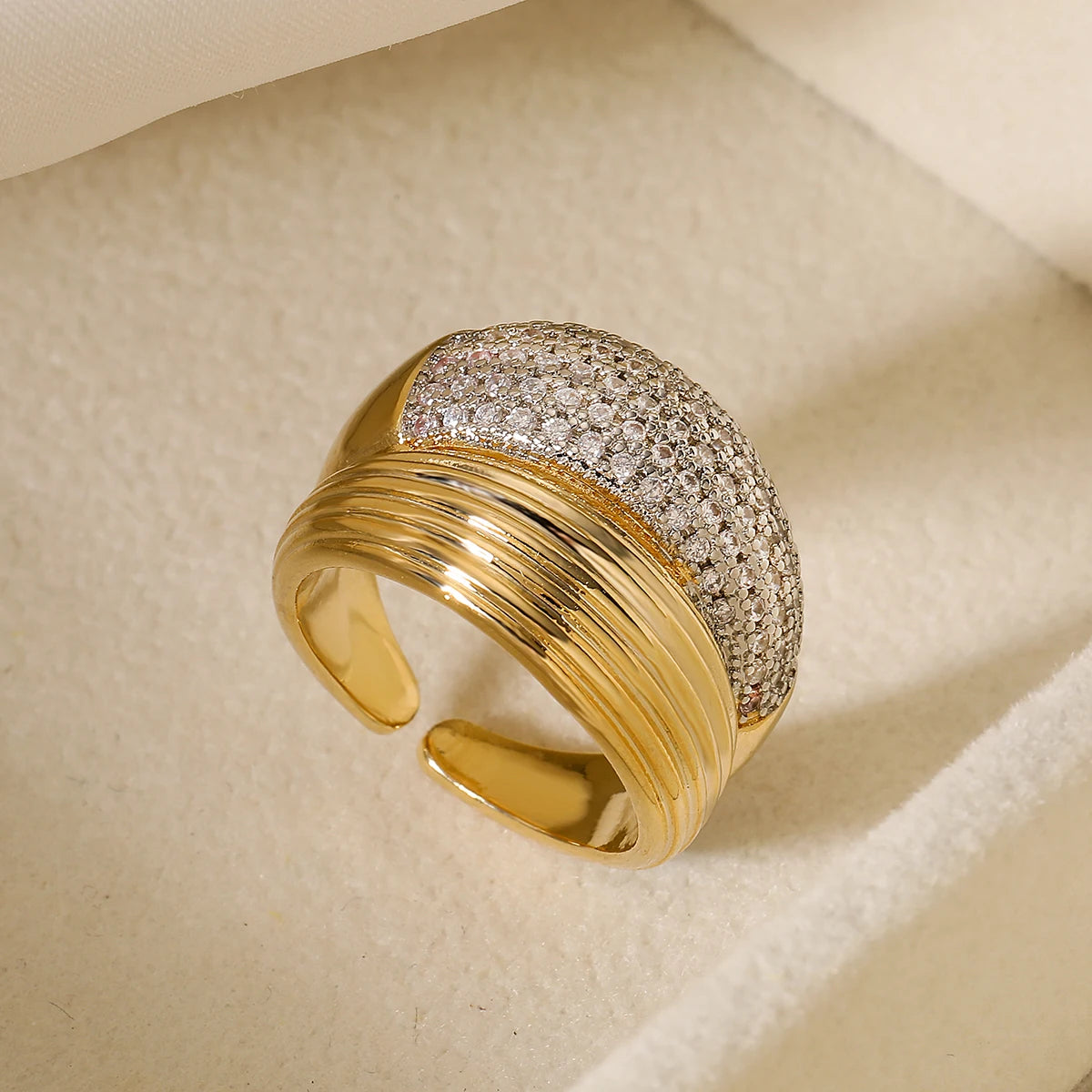NEWBUY Luxuriöser AAA Zirkonia Pflaster-Setting Kupfer Hochzeitsschmuck Filigrane geometrische offene Ringe für elegante Frauen