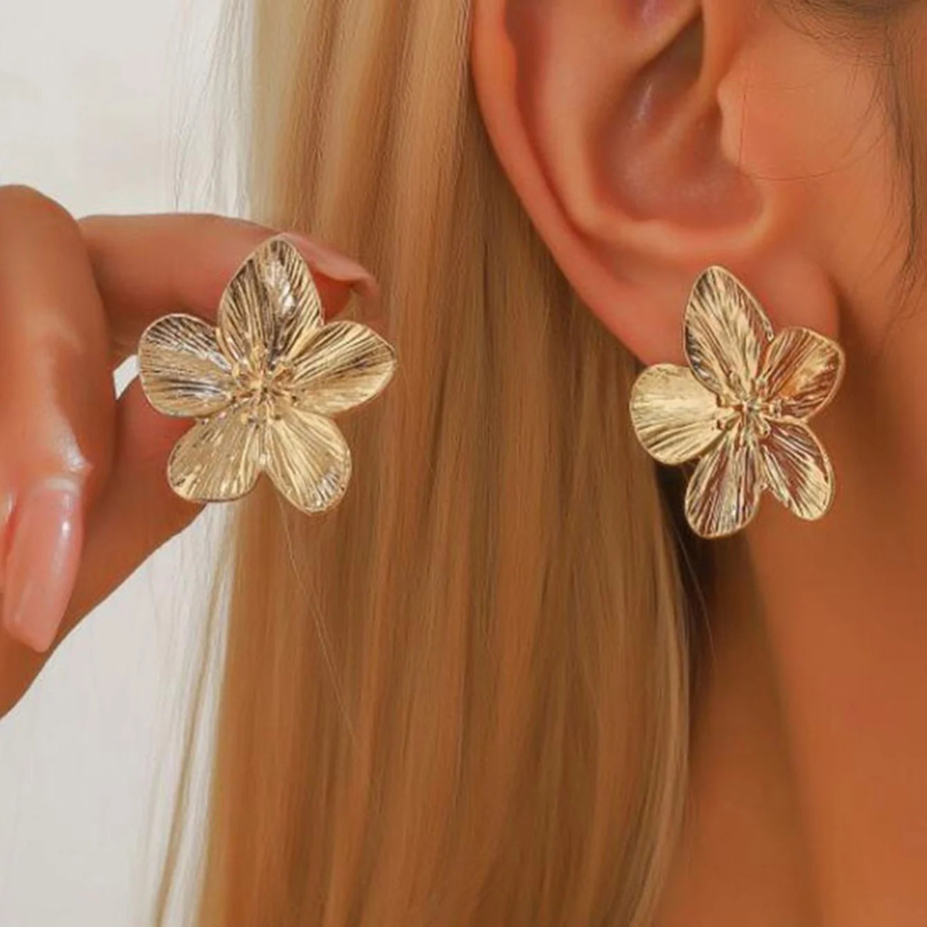 Uworld Hypoallergene stilvolle Vintage Blumen-Ohrstecker Premium 18k vergoldeter Edelstahl für Frauen Party Ohrringe Damen