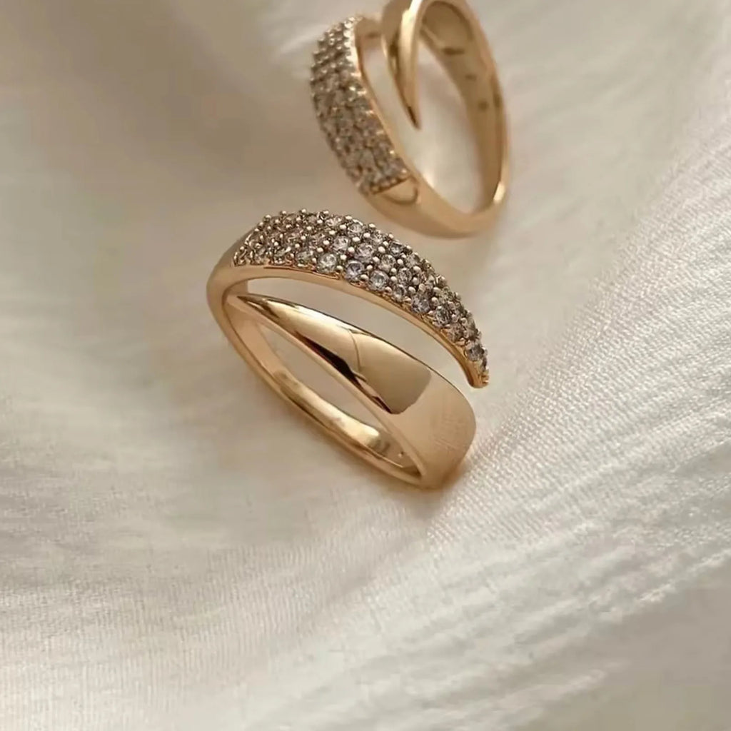 18 Karat vergoldete Sonnenringe für Damen, Naturstein eingelegt in hohlem Metallstruktur-Ring, Trendiger Schmuck