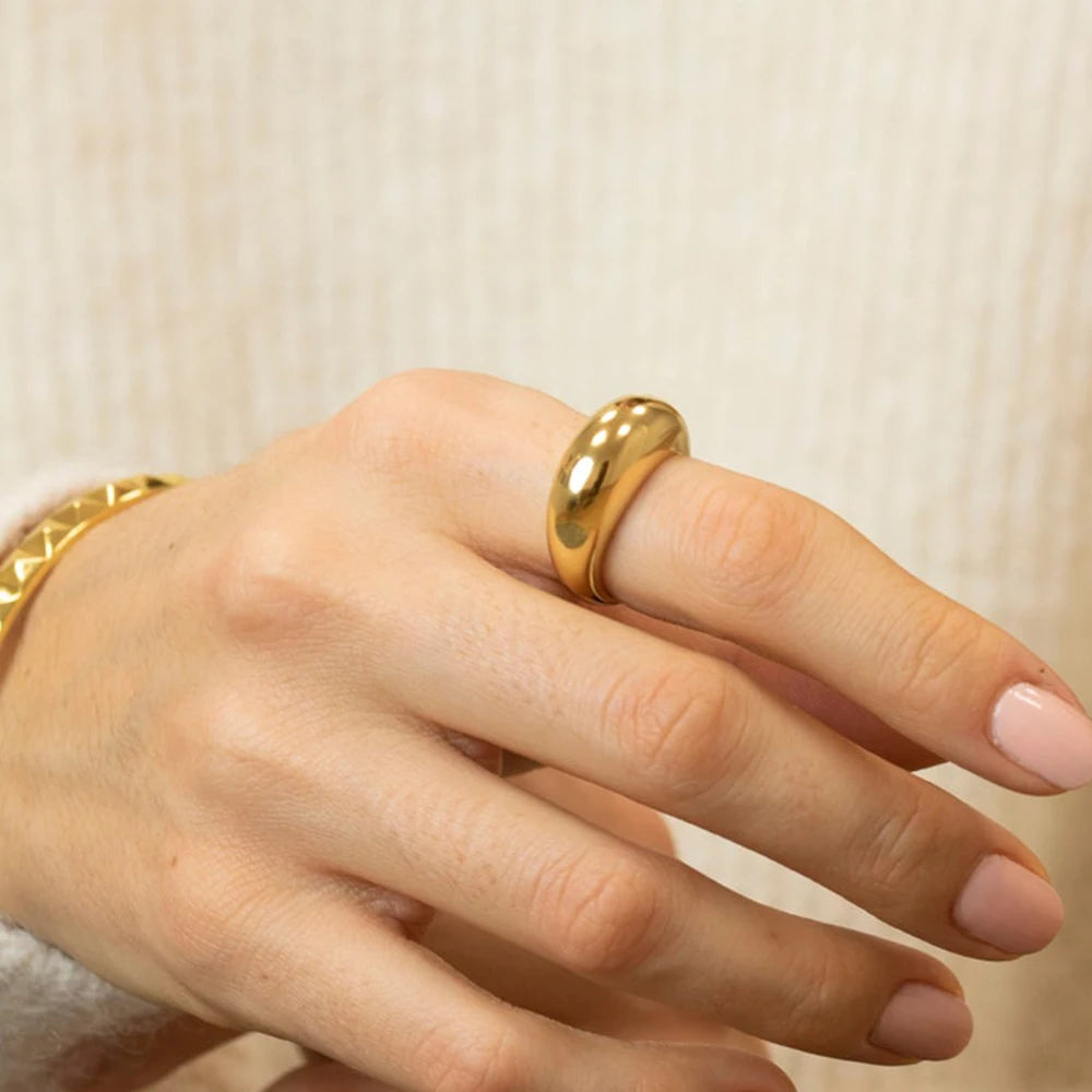 COLALA Wasserdichte, modische, schlichte Edelstahlringe für Frauen, Bogenringe Schmuck, nicht verblassend, geometrischer Ring Größe 5 6 7 8