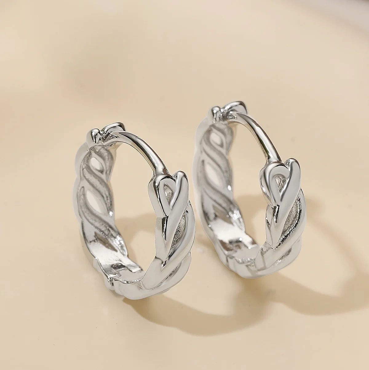 NEWBUY Einfaches Design Silber/Gold Farbe Knotenform Süße Creolen Für Frauen Minimalistischer Metallstil Schmuck Weiblich
