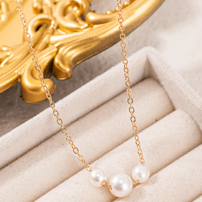 1Pcs Women's Gold Imitation Pearl Necklace Simple Luxurious Exquisite Gold Collarbone Chain Niche Style Daily Accessories
