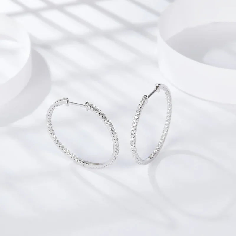 NeeTim Moissanit-Creolen mit voller Farbe für Damen, 925er Sterlingsilber mit Weißgold-Überzug, Ohrstecker, edler Schmuck als Geschenk