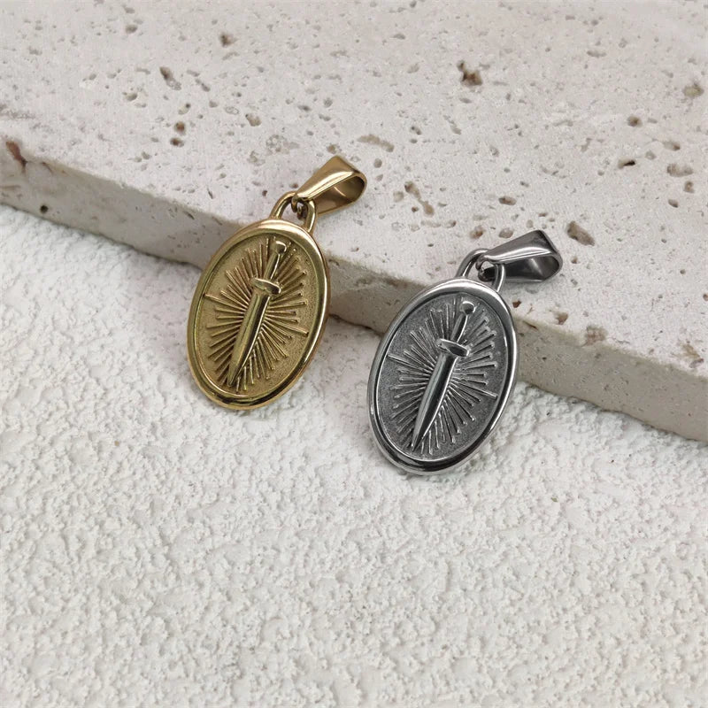 Colgantes de acero inoxidable chapados en oro de 18 quilates con diseño de cruz de rosa a la moda para mujer y hombre