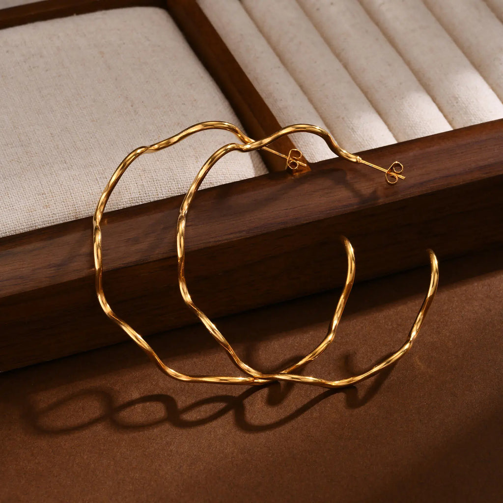 Offene Creolen für Damen, minimalistische 18K vergoldete große Ohrringe Wellenform Big Hoops, Edelstahlschmuck
