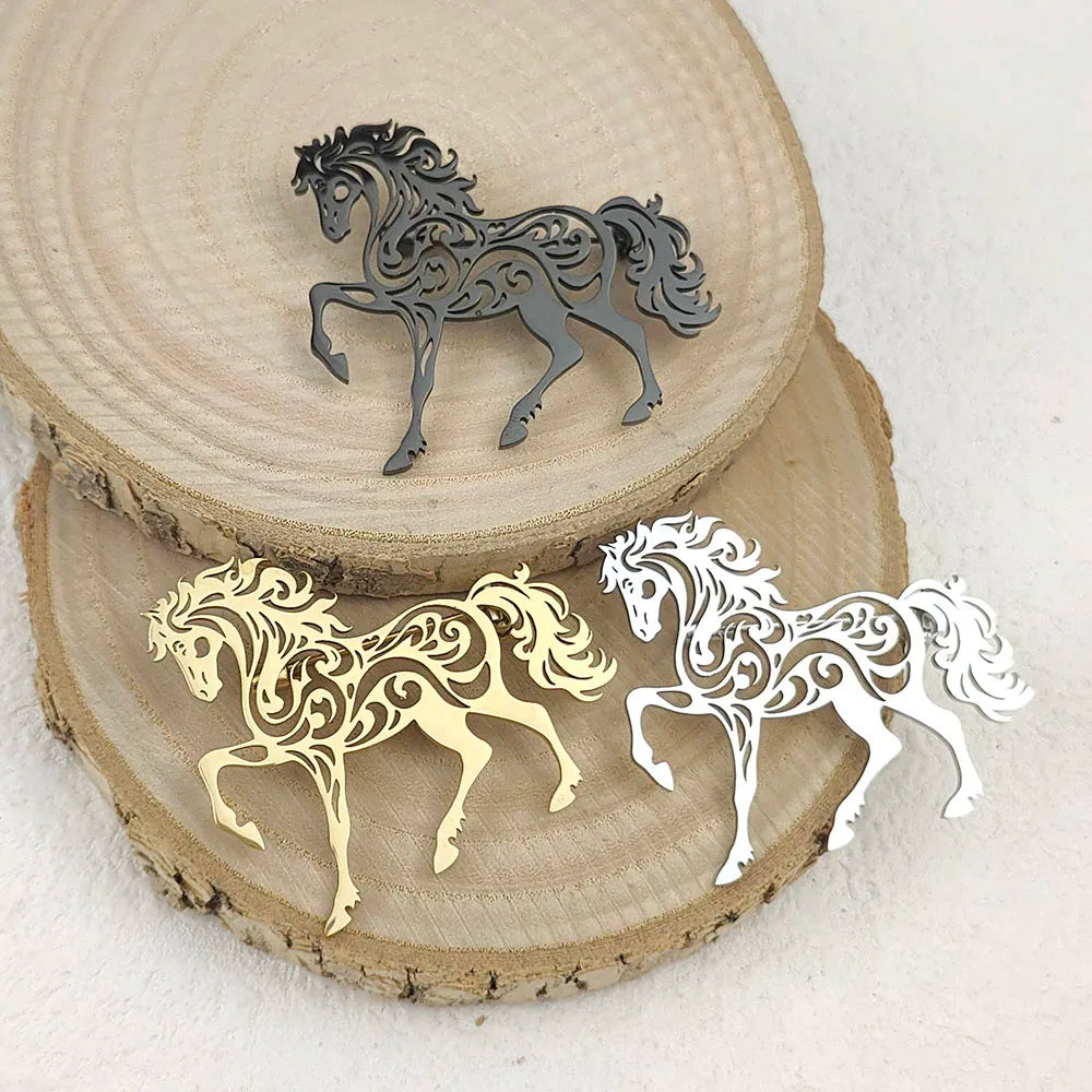 Original hollow horse stainless steel brooch, waterproof and non-fading accessory, suit lapel pin, boyfriend gift