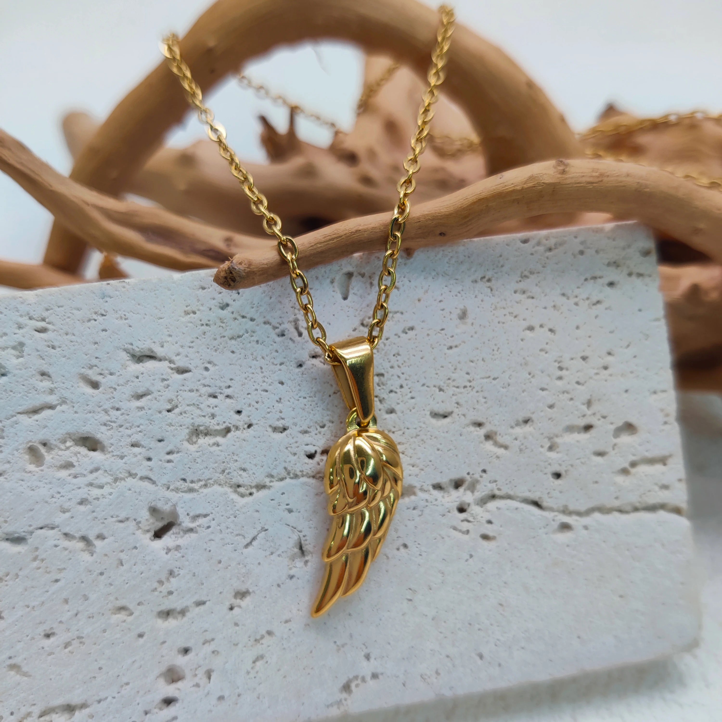 Collar con colgante de ala de ángel chapado en oro de 18 quilates - Diseño de pluma vintage para hombres, cadena de acero inoxidable, regalo de joyería
