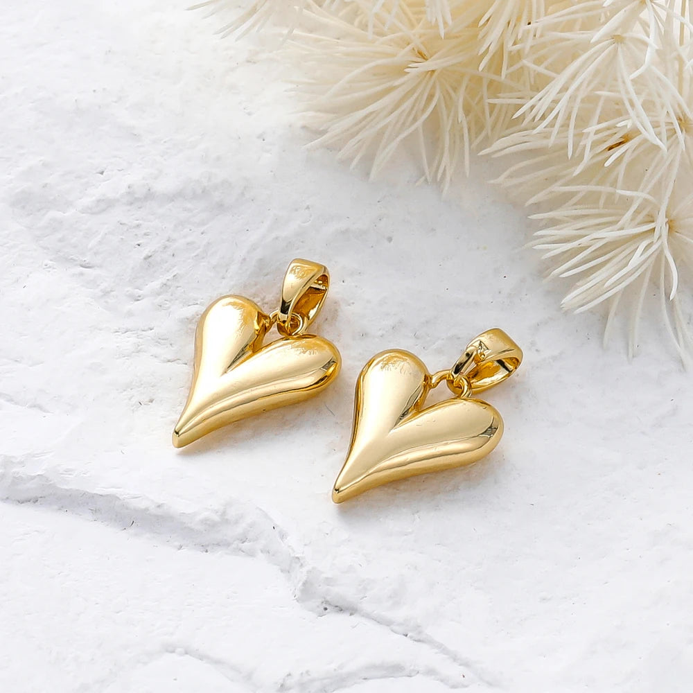 4 piezas de dijes pequeños de corazón de durazno chapados en oro de 18 quilates para hacer joyas, aretes, collares, accesorios colgantes