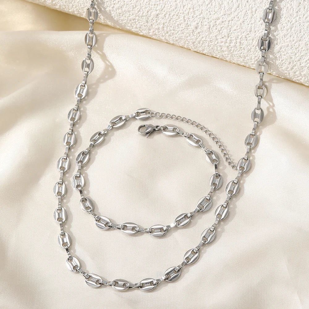 Edelstahl-Schmuckset Halskette Armband mit niedlichem Schweinsnase-Hohl-Schnitzerei, hochwertiges strukturiertes Schmuckset für Damen