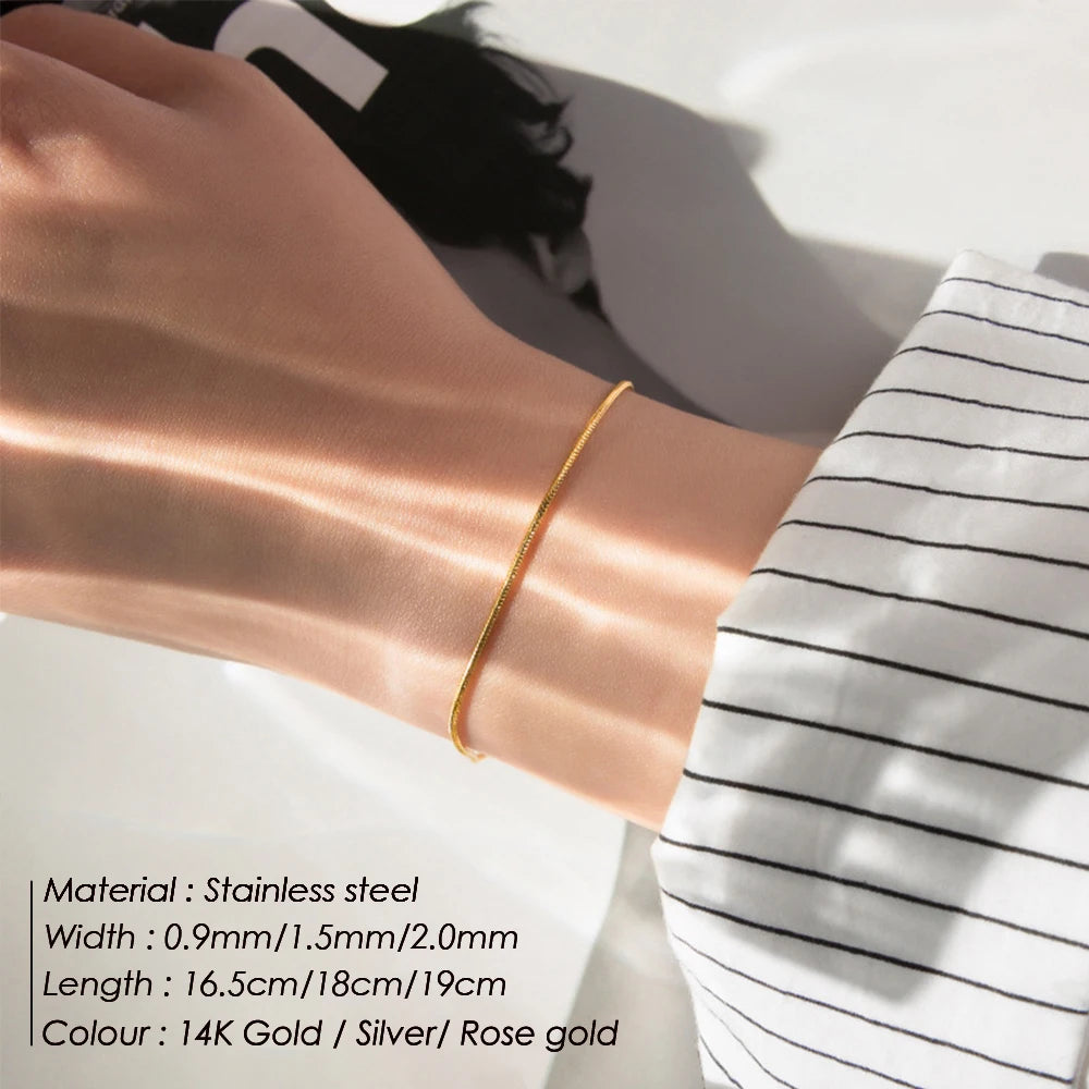 Modische Edelstahl-Schlangenketten-Armbänder für Damen Goldfarbene Armbänder Charm Sommer 2022 Schmucktrends Großhandel