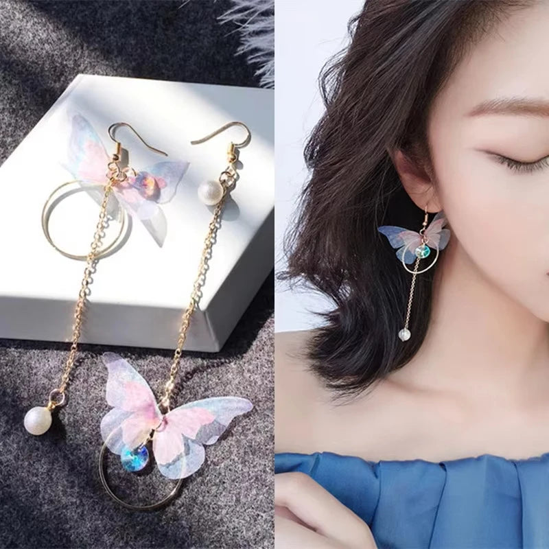 Elegante lila Glas-Schmetterling lange Quasten-Ohrringe für Damen Zarte Strass-Kristall-Insekten-Ohrringe Luxuriöser Party-Schmuck