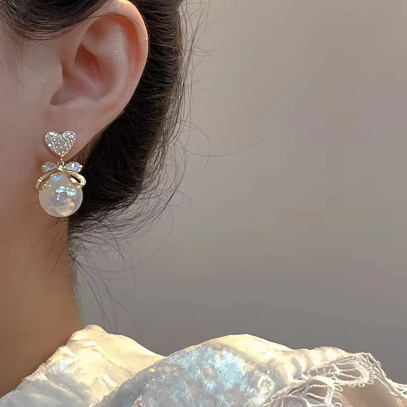 Pendientes coreanos vintage de imitación de perlas y cristal para mujer, joyería de lujo de alta gama, pendientes de circonita con forma de flor, mariposa y hoja