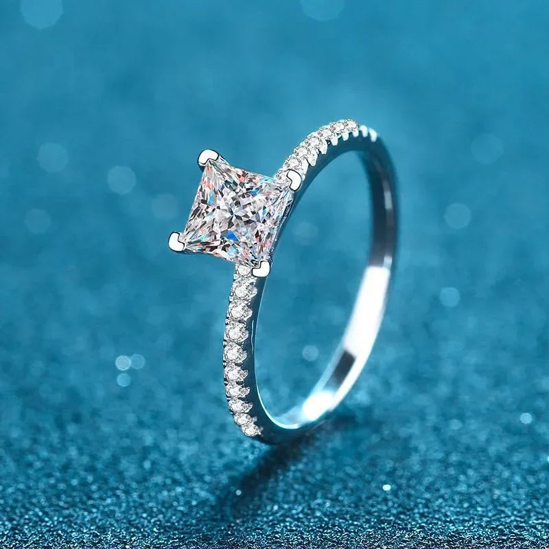 NeeTim 1ct 2ct Princess Moissanite Verlobungsring für Damen D VVS1 Diamant Heiratsantrag Brautringe Sterlingsilber Ehering