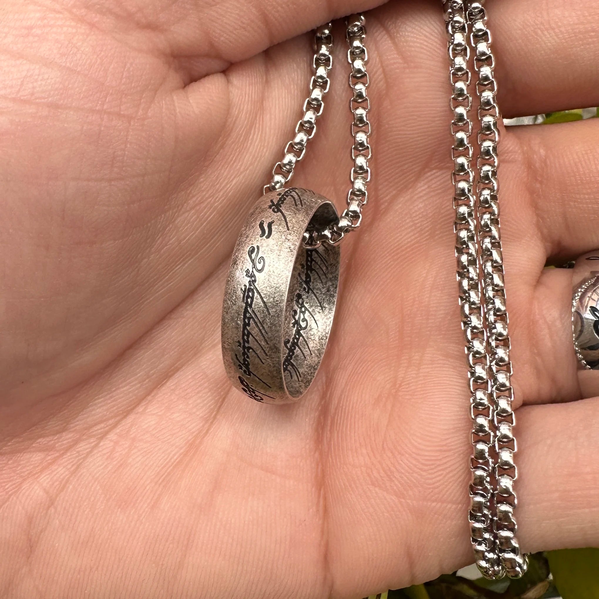 2024 Neuer Trendiger Einfacher 3D Geschnitzter Glaubensring Edelstahl Paar Farbig Plattierte Kettenringe Retro Herrenschmuck Geschenke Custom