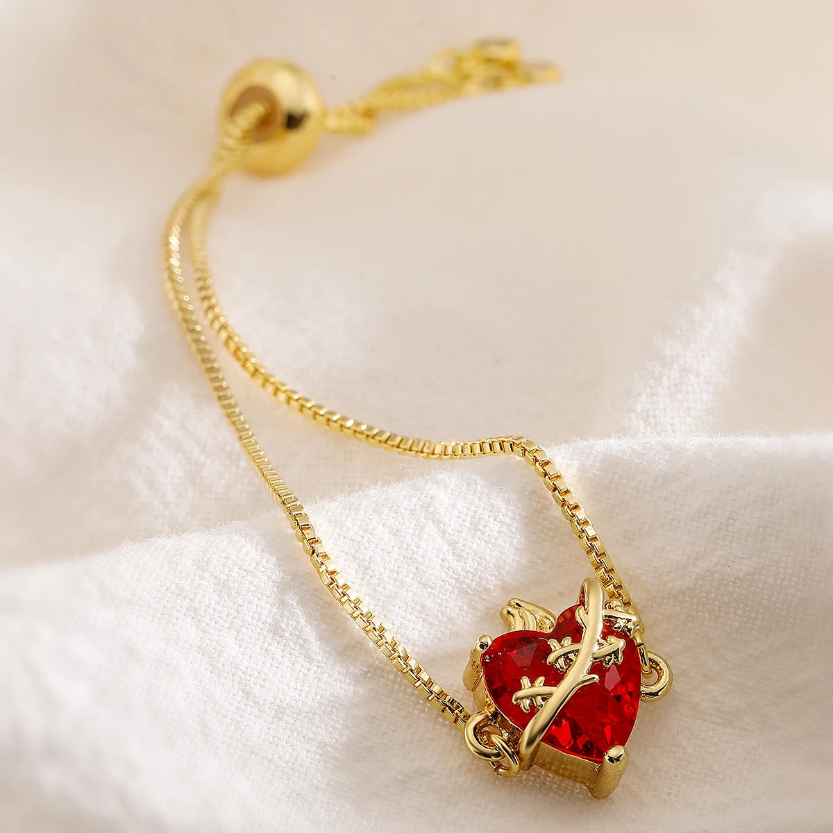 NEWBUY Zarte 4 Stil Rot Kristall Herz Charms Armbänder für Frauen Verstellbar Glänzend CZ Party Schmuck Damen