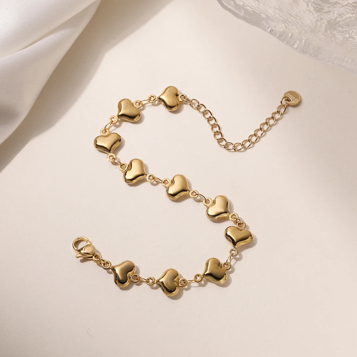 NEWBUY Großhandel, nicht verblassende, goldfarbene 316L Edelstahl Herz Charm Armband für Frauen, lässiger täglicher Schmuck