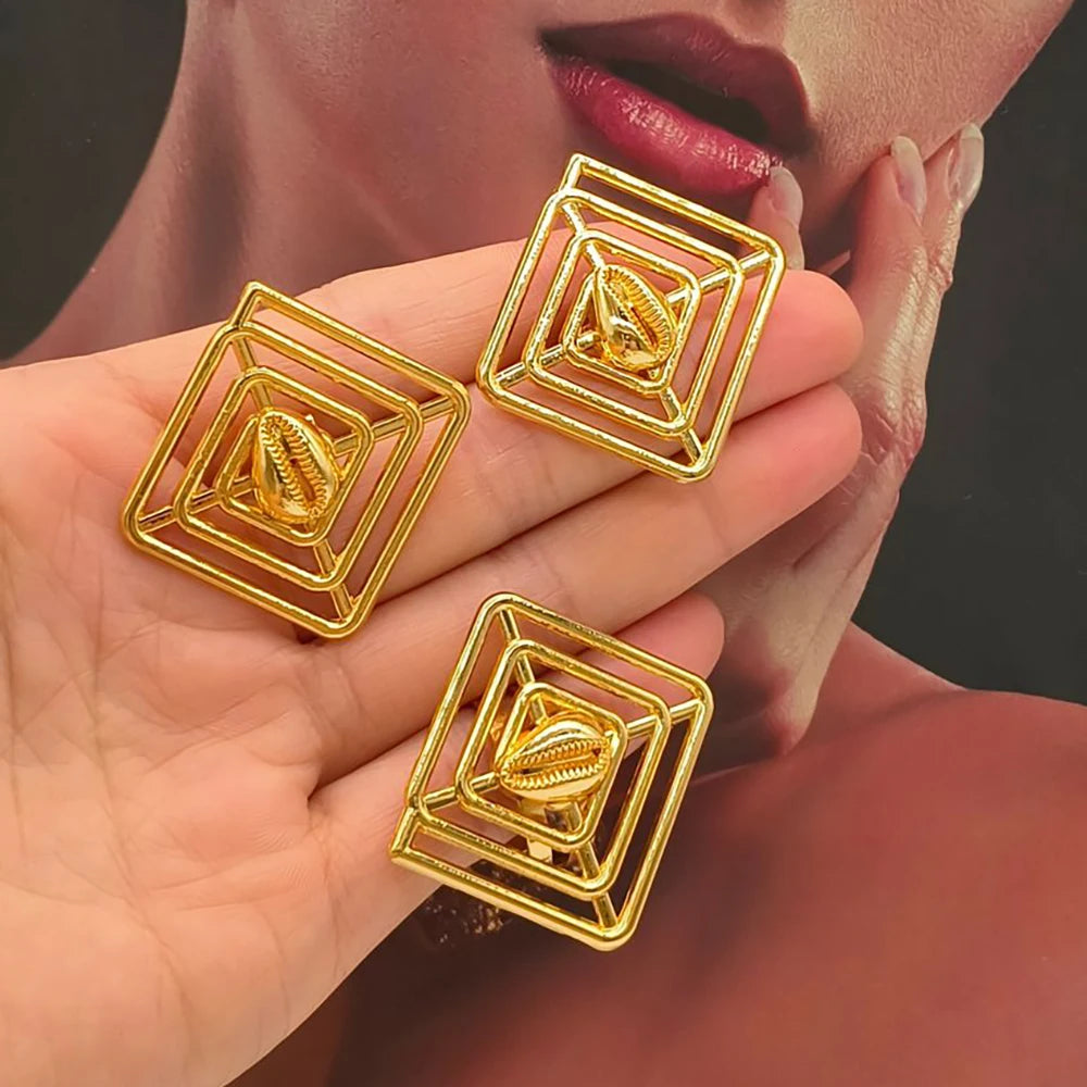 Afrikanischer Goldschmuck für Partys, ausgehöhlte Design-Hakenohrringe und Fingerring, 2-teiliges Set für nigerianisches Schmuckzubehör