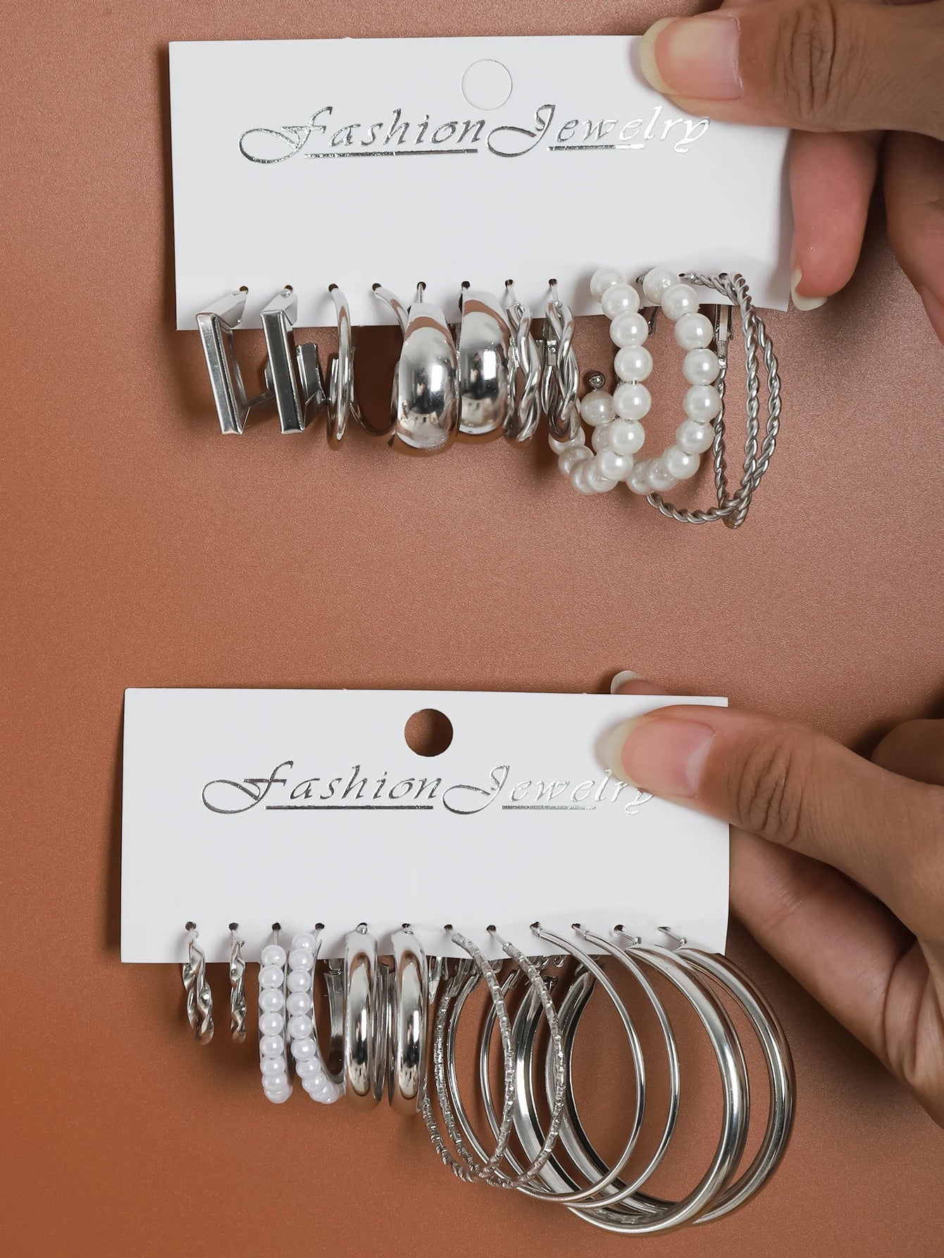 24 Stück Vintage Silberfarbene Y2K Perlenohrringe für Frauen Geometrie Runde Kreis Eckige Creolen Ohrring-Set Mode Damenschmuck