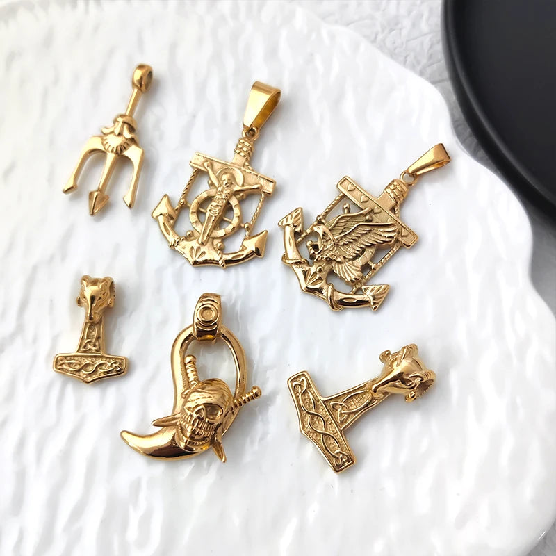Colgante de moda chapado en oro de 18 quilates con tridente de Poseidón de la mitología griega, de acero inoxidable, vintage, con colgante de dios romano Neptuno para hombre