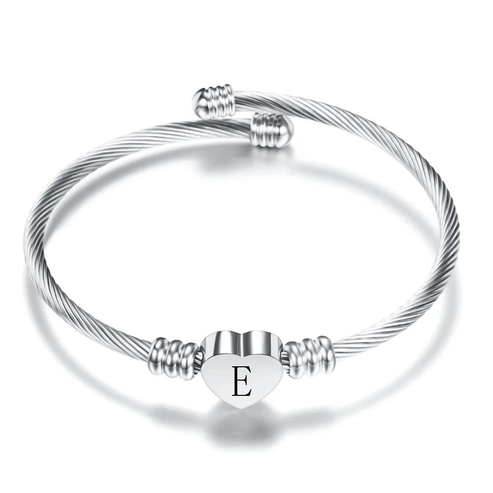 Initialen Edelstahl Manschettenarmband für Frauen 26 Alphabet Herz Charm Armreif Weibliche Mode Geburtstagsparty Schmuck
