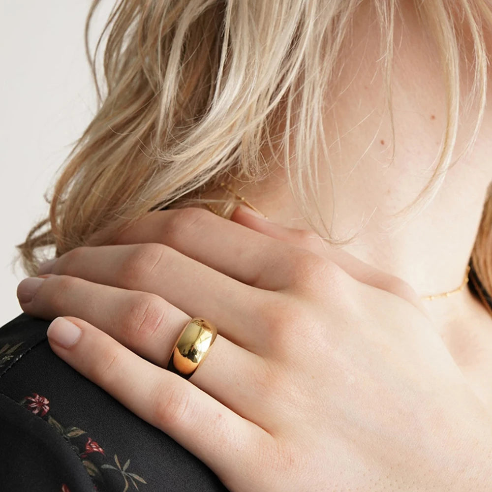 Damen Schlichter Edelstahlring Breiter Goldfarben Nicht Verblassend wasserdichter Schmuck für Frauen Geschenk Großhandel Dropshipping