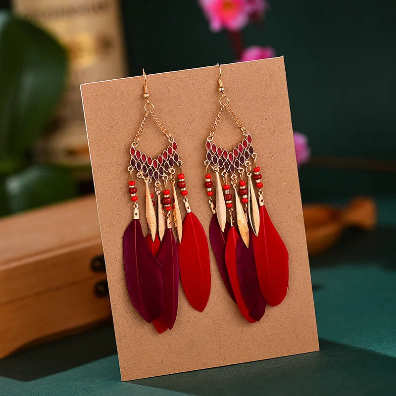 Neue ethnische Feder-Hängeohrringe für Frauen, böhmische lange Quasten-Perlen-Ohrringe, Mode-Party-Schmuck-Accessoires für Mädchen