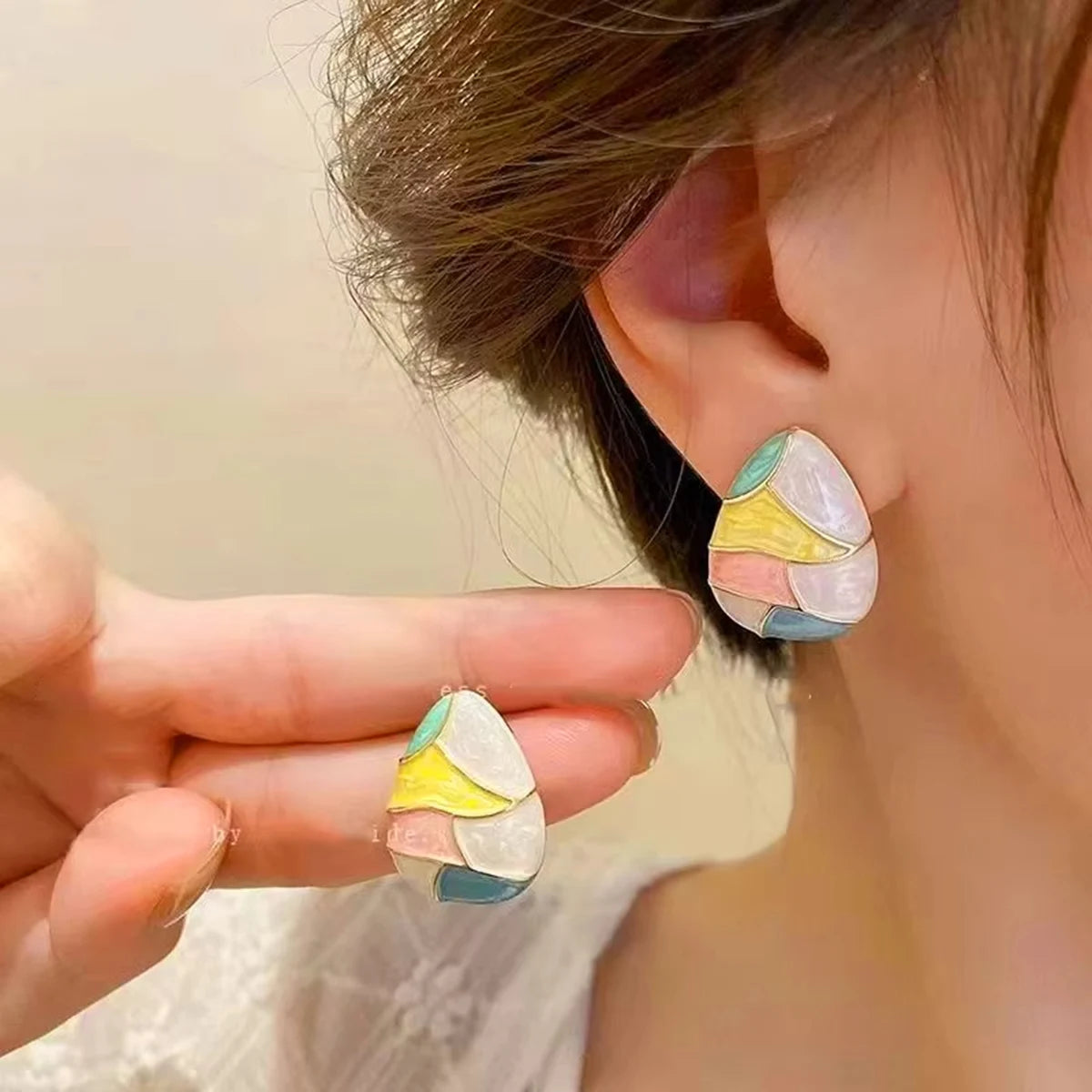 Rote Ohrringe für Damen, geometrische Anhänger, goldfarbene Metallhaken, lange Hängeohrringe, modischer Schmuck